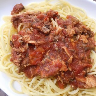 材料これだけ☆サバ味噌缶とトマト缶の簡単パスタ